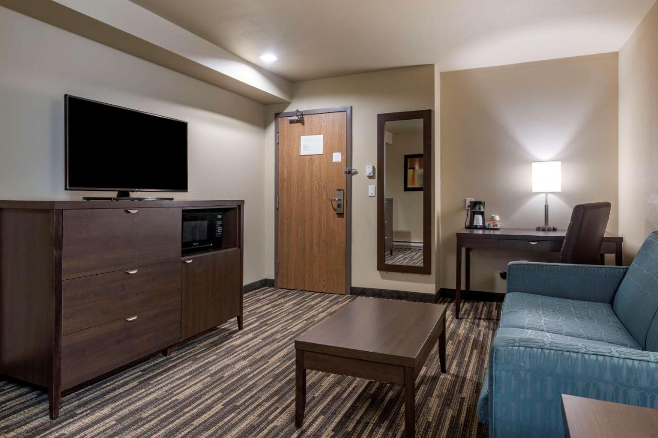Best Western Plus Dartmouth Hotel & Suites Екстериор снимка