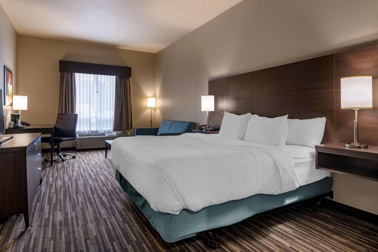 Best Western Plus Dartmouth Hotel & Suites Екстериор снимка