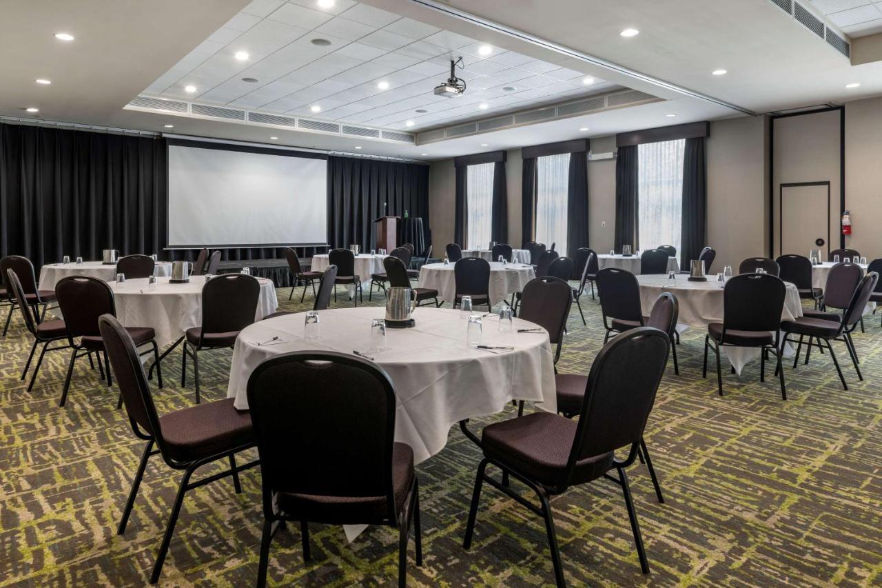 Best Western Plus Dartmouth Hotel & Suites Екстериор снимка